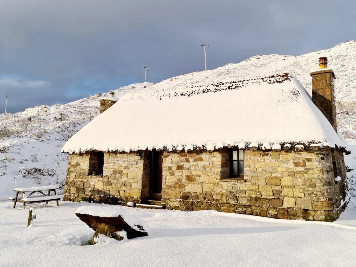 Tigh Mairi At Mary'S Thatched Cottages Elgol Kültér fotó